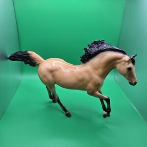 Elegant Tan Horse Figurine Breyer